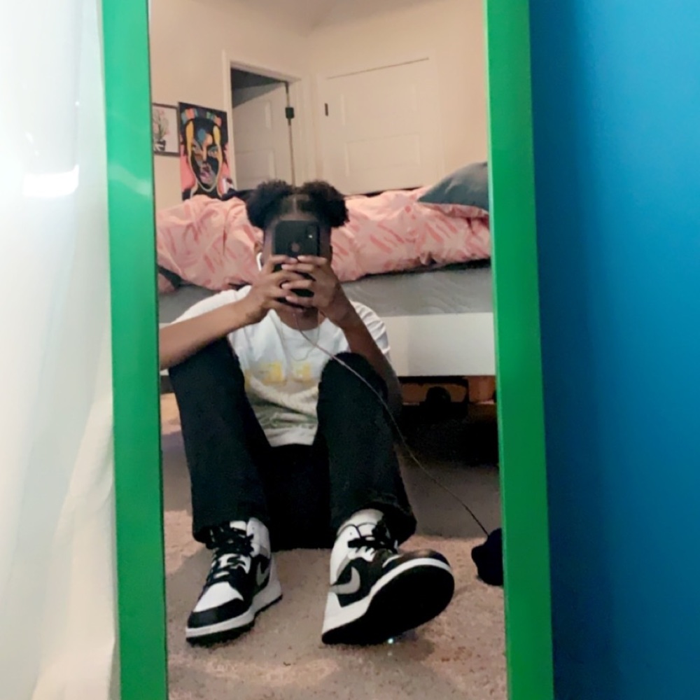 Meet your Posher, Olivia